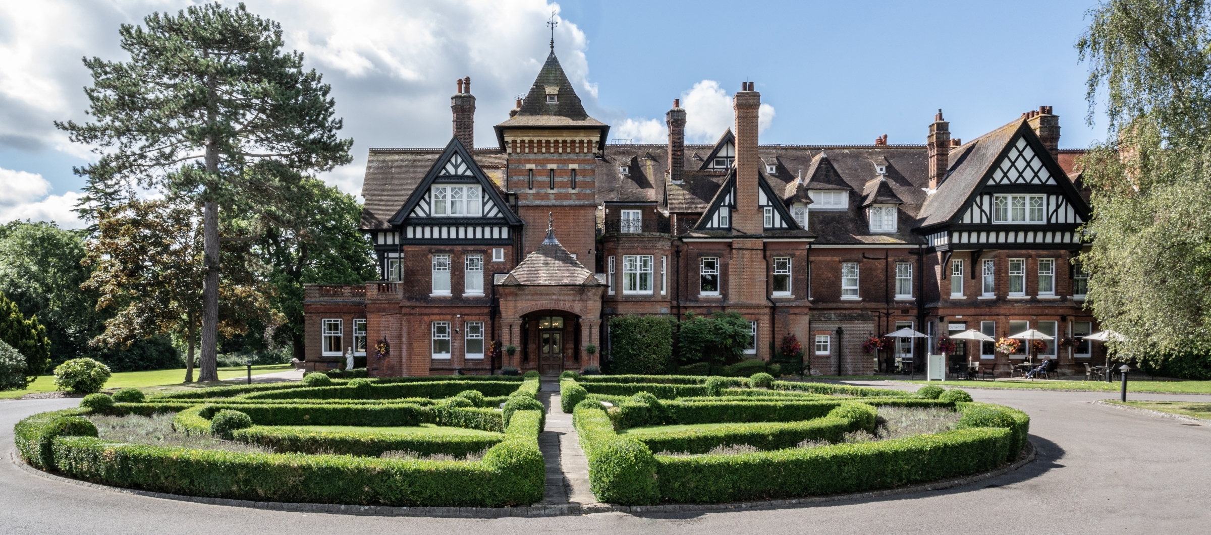 Woodlands Park Hotel Logo